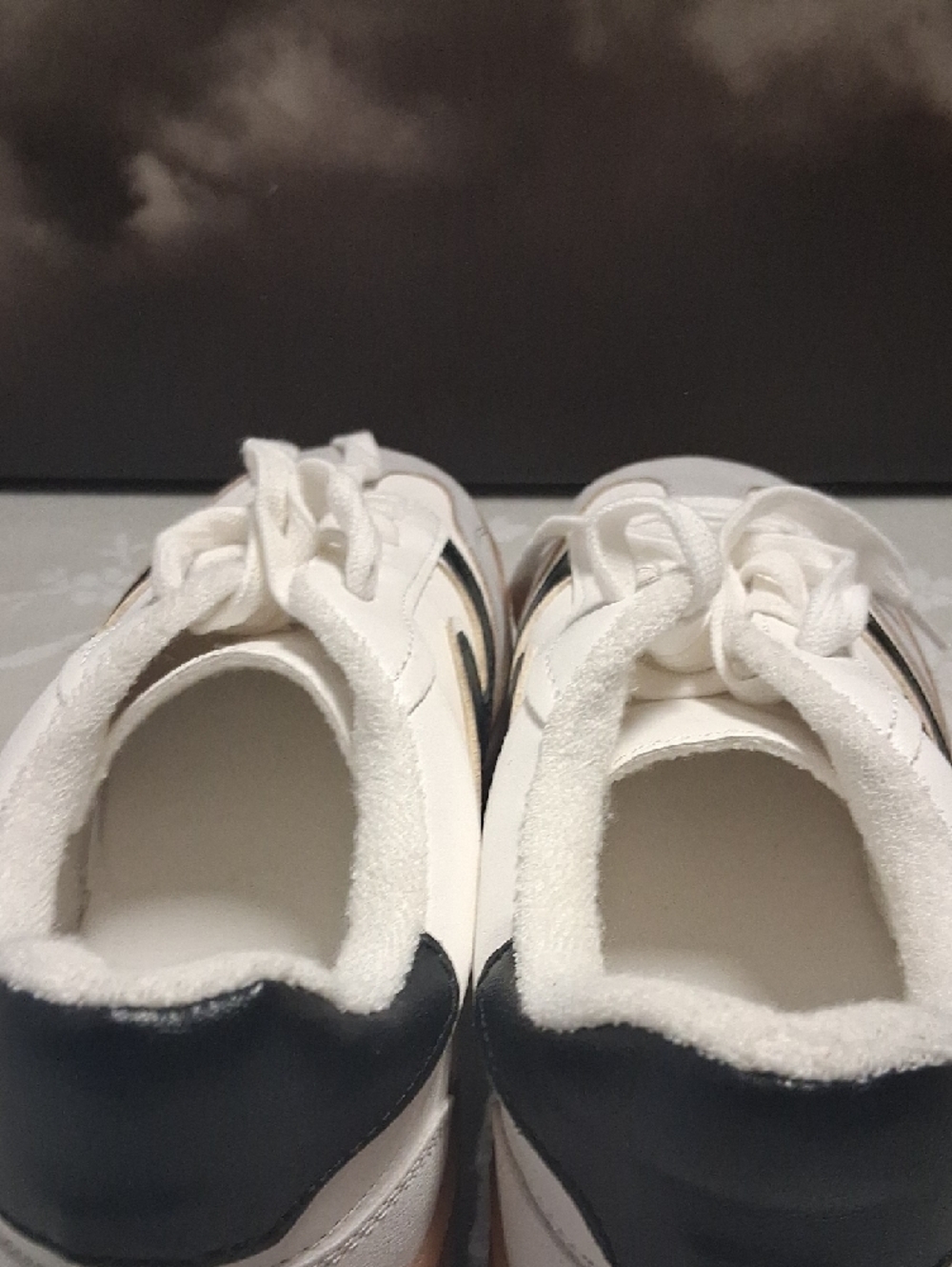 Madden Girl White & Gray Lace-Up Sneakers with Gum Sole Sae 9.5 - Picture 8 of 9